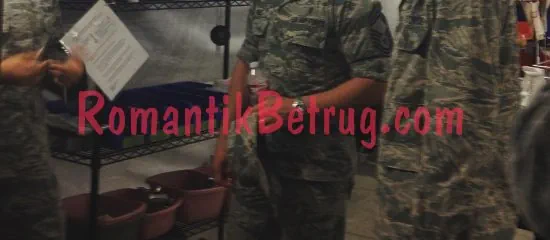 Geklautes von Betrügern benutztes Bild mit Soldaten.