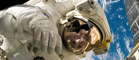Ein angeblicher Astronaut entpuppt sich als Betüger.