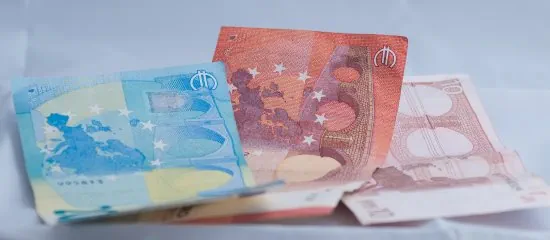 Romantikbetrüger interessiert nur das Geld Ihrer Opfer.