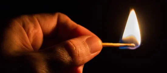 Spielen Sie nicht mit Bertrüger / Feuer.
